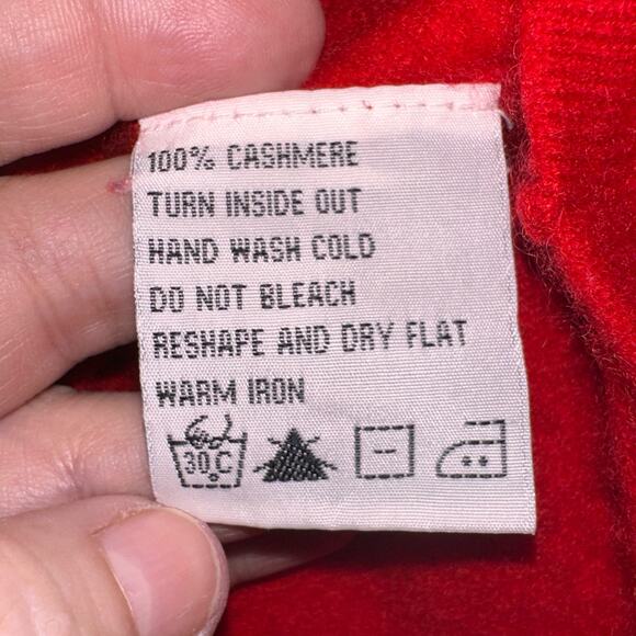 Vtg Queen of Scots Size XL Red Cashmere Sweater Pullover Long Sleeves Round Neck - Picture 6 of 6